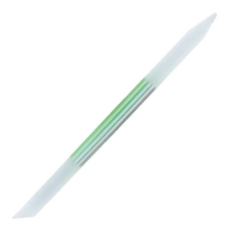 repousse cuticule en verre vert, incliné et fond blanc